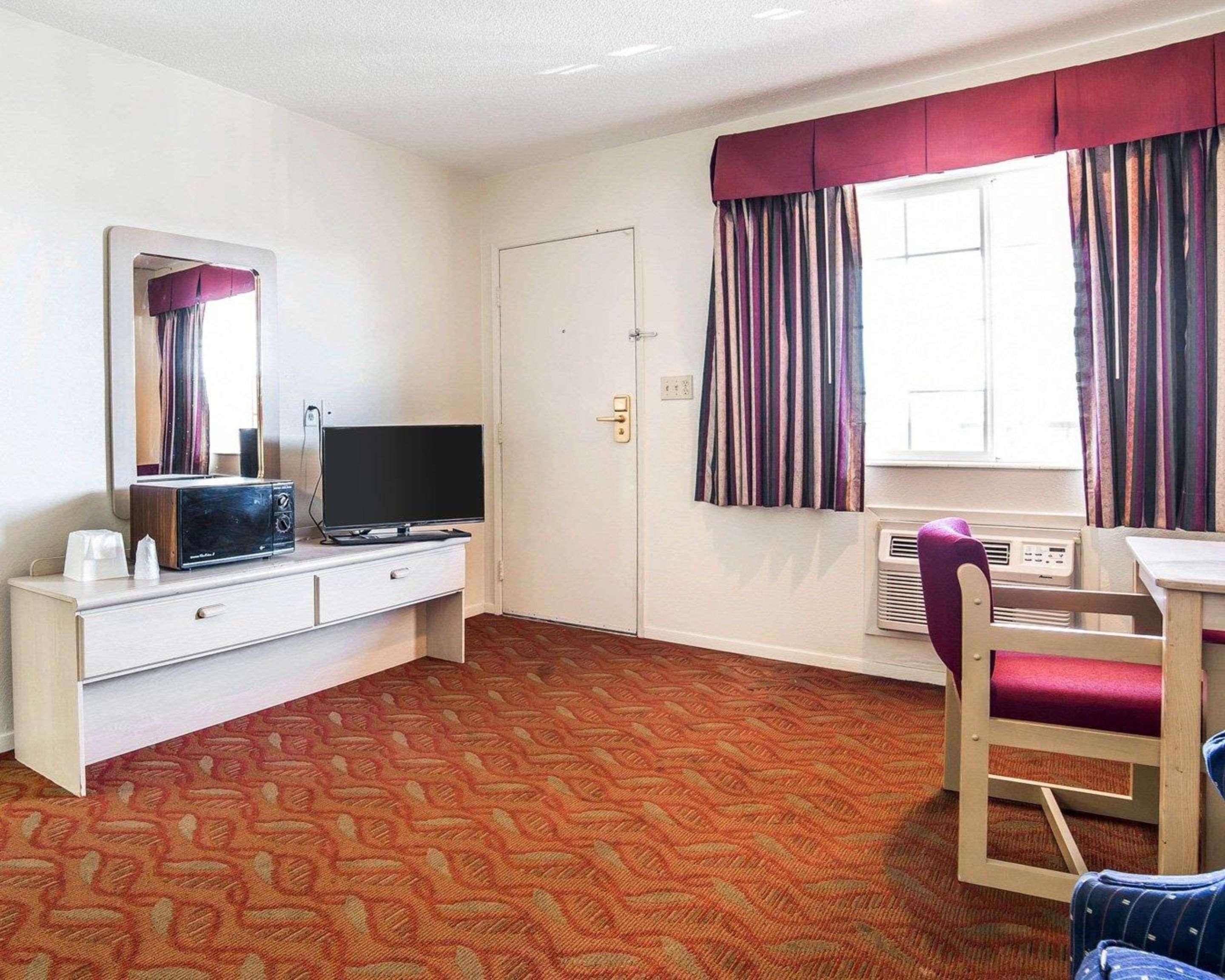 Econo Lodge Fallon Naval Air Station Area Exterior foto