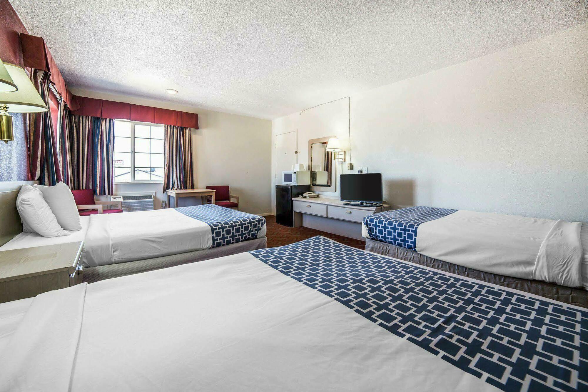 Econo Lodge Fallon Naval Air Station Area Exterior foto